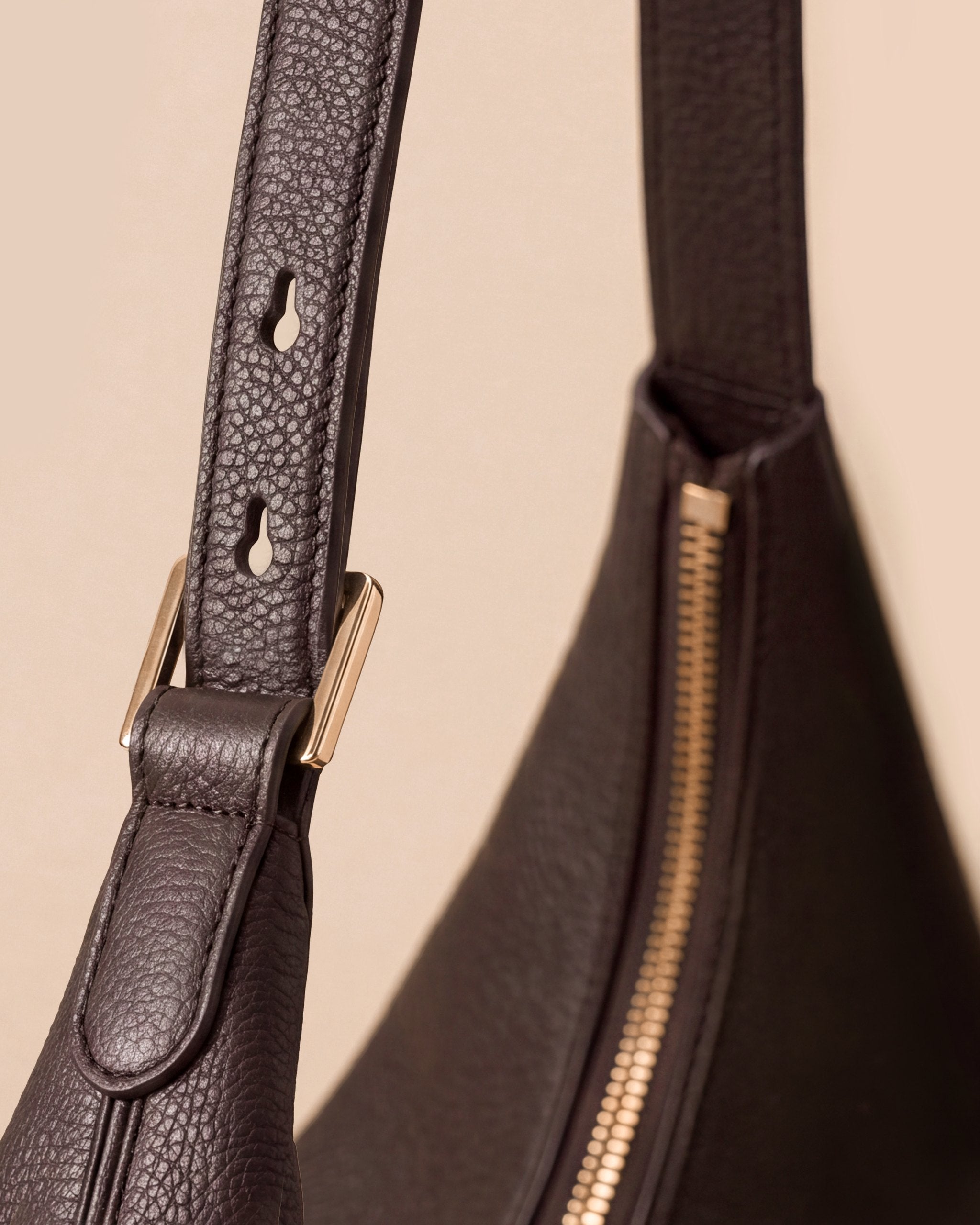 Adjustable strap buckle and gold zipper hardware — Hobo detail