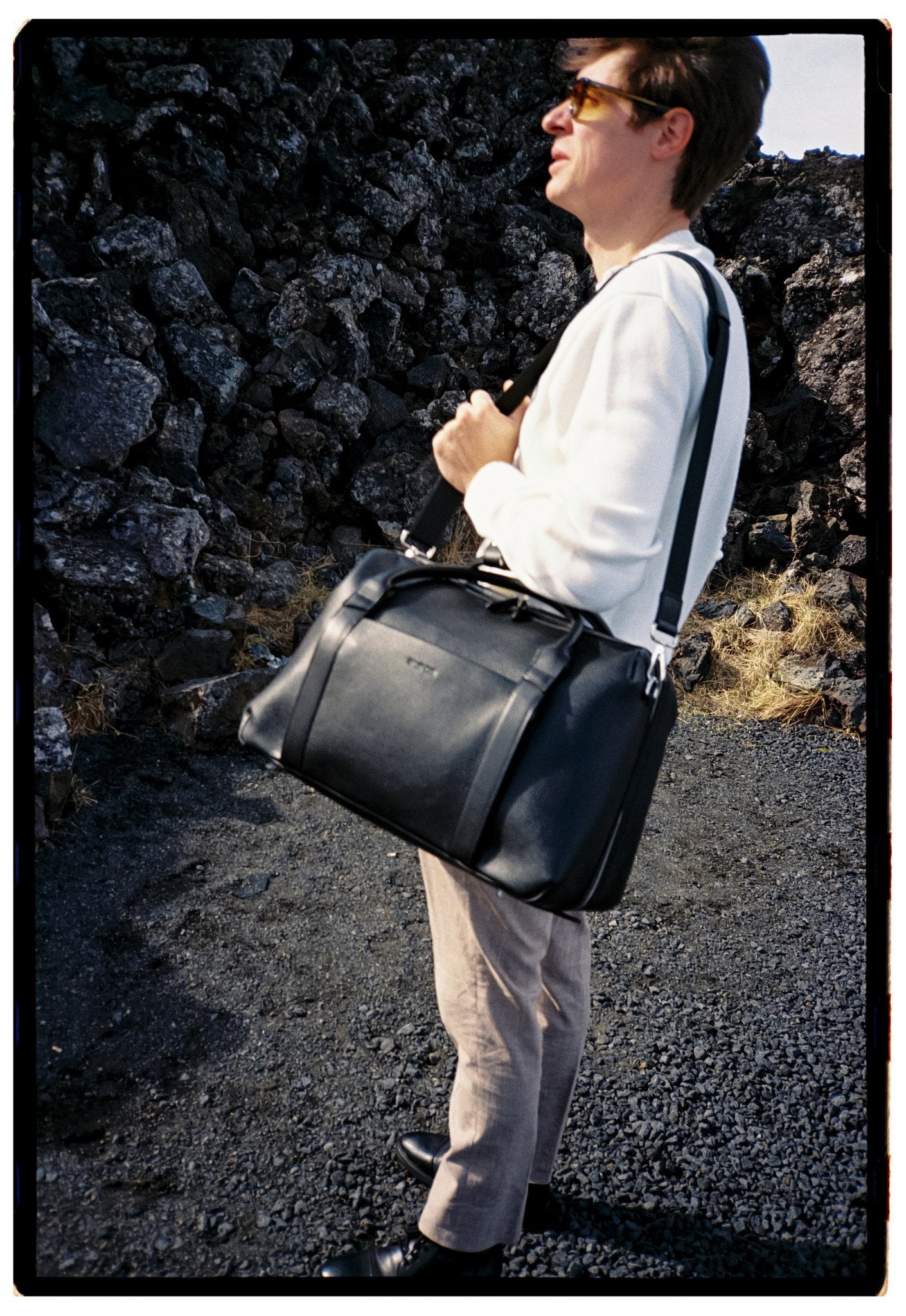 ds-carry Jet Black lifestyle